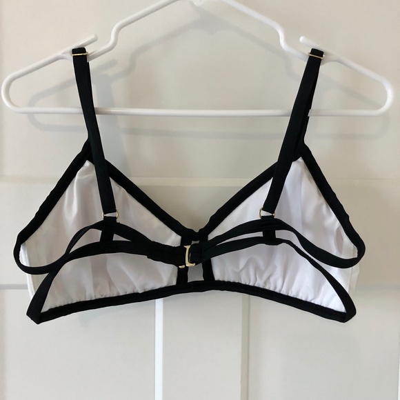 34C triangle Black and white bikini top - Picture 2 of 3